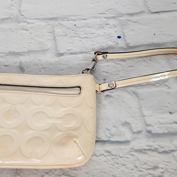 Coach cream patent leather wristlet, wallet - Picture 6 of 14